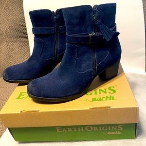 Navy suede Earth Origins short booties